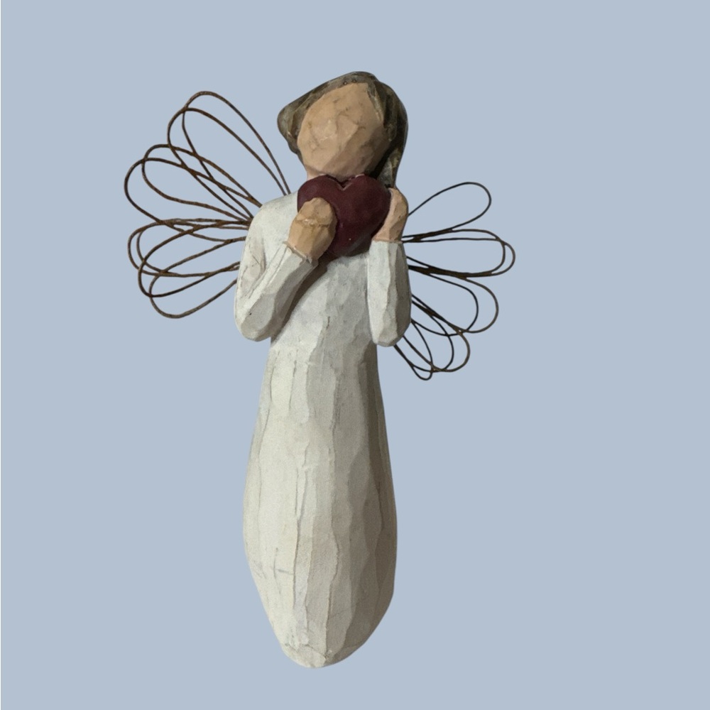 Willow Tree Angel of the Heart Figurine by Demdaco Sue Lordi (1-Q 101325)